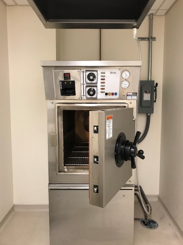 Autoclave with open door